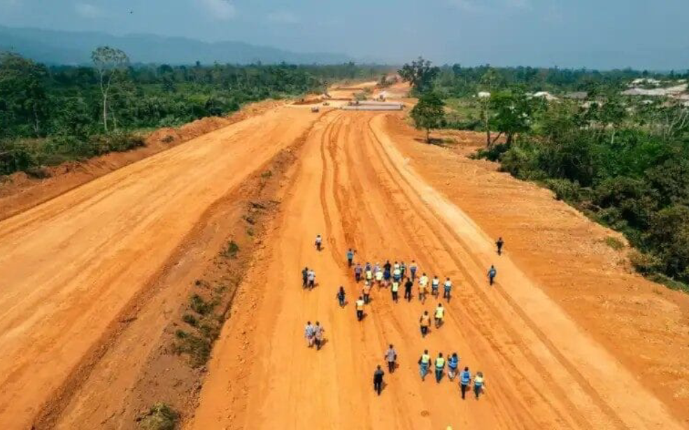 Ghana : 4 milliards de dollars sans emprunt, l’autoroute Accra-Kumasi franchit un cap décisif