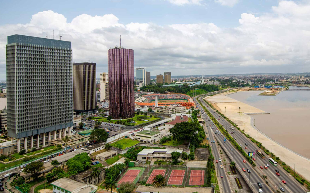 Abidjan, nouveau centre nerveux de la conformité financière en Afrique de l’Ouest : La bataille silencieuse contre le blanchiment prend une dimension stratégique
