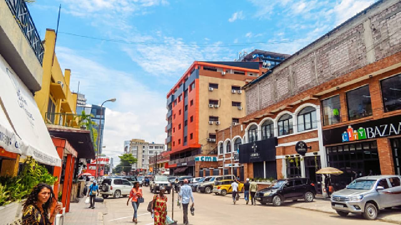 Kinshasa : la France renforce sa présence avec 60 millions d’euros pour des projets urbains