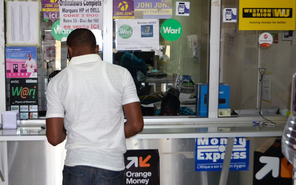 Transferts d’argent en Afrique : Les 20 milliards de dollars qui échappent encore aux banques