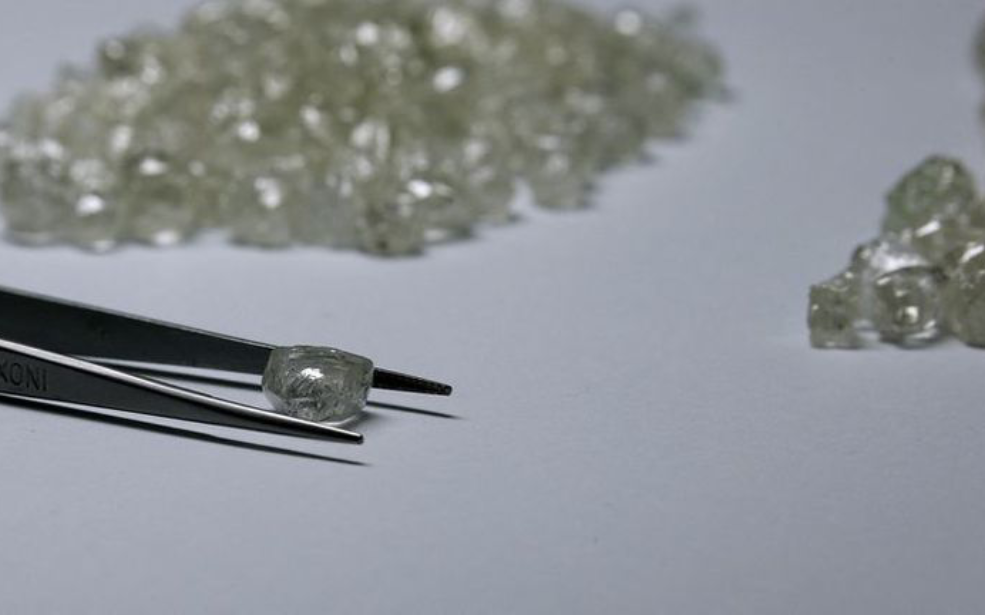Diamants : Le Botswana et l’Angola visent le contrôle de De Beers, un joyau de 4,9 milliards $
