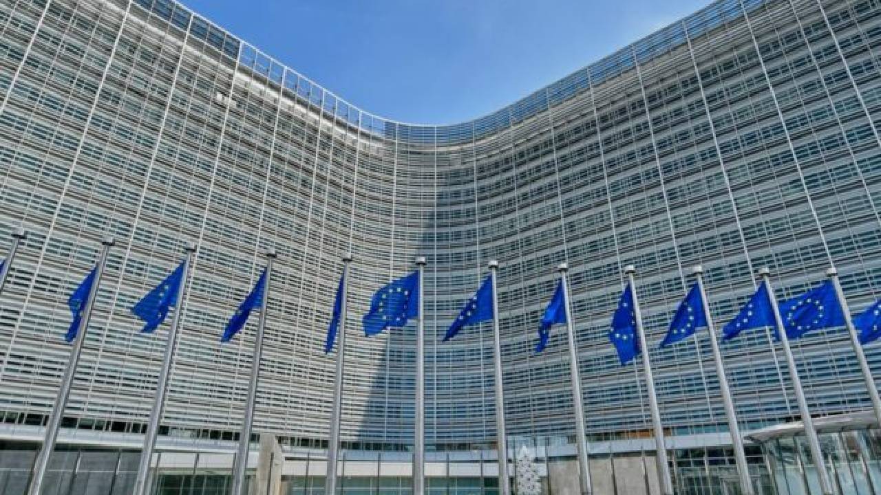 Aide au développement : Bruxelles revoit ses règles, l'Afrique sommée de choisir entre aide et allégeance