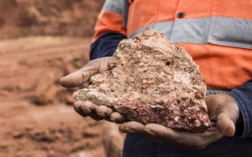 Bauxite en crise : La Guinée chasse Emirates Global Aluminium et secoue les marchés