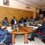 Le directeur général de la CNAMGS, Michel Mboussou en séance de travail avec la délégation congolaise, le 8 mars 2017 à Libreville. © Gabonreview