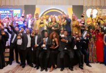 Tourisme africain : la Tanzanie en tête d'affiche aux World Travel Awards 2025 En accueillant la cérémonie de gala des World Travel Awards pour l’Afrique et l’océan Indien, la Tanzanie a confirmé son statut de pilier du tourisme régional. Ce 29 juin 2025, Dar es Salaam est devenue l’épicentre d’un secteur en pleine mutation, où excellence, durabilité et innovation dessinent les contours d’un avenir ambitieux pour l’industrie du voyage africain. Sous les dorures du Johari Rotana, leaders de l’hôtellerie, du transport et des services touristiques se sont réunis pour célébrer les performances les plus remarquables du continent. Cette première étape des prestigieuses distinctions internationales a permis de mettre en lumière des destinations et des acteurs qui façonnent la nouvelle image du tourisme africain. Une Tanzanie primée sur tous les fronts Pays hôte de cette édition régionale, la Tanzanie n’a pas seulement offert l’hospitalité : elle a dominé le palmarès. Elle a été élue « Meilleure destination d’Afrique », confirmant l’attractivité croissante de ses sites naturels et de son offre touristique diversifiée. Parmi les lieux emblématiques distingués figurent le parc national du Serengeti, sacré « Meilleur parc national d’Afrique », et le mont Kilimandjaro, récompensé en tant que « Meilleur parc national de montagne ». La renommée de Zanzibar en tant que perle de l’océan a également été confirmée, avec le prix de « Meilleure destination balnéaire d’Afrique ». Dans le secteur de l’hébergement haut de gamme, la Tanzanie a encore brillé grâce au Singita Milele, désigné « Meilleur nouvel hôtel de l’océan Indien ». Cette distinction souligne le dynamisme des investissements dans l’hôtellerie de luxe, un segment de plus en plus stratégique pour les économies de la région. Le leadership maldivien dans l’océan Indien Si l’Afrique continentale a été largement mise à l’honneur, l’océan Indien n’a pas été en reste. Les Maldives ont remporté deux titres majeurs : « Meilleure destination » et « Meilleure destination verte », consolidant leur position de référence en matière de tourisme durable et d'écotourisme insulaire. Côté hébergement, le Fairmont Mount Kenya Safari Club a été élu « Meilleur hôtel d’Afrique », tandis que le Diamonds Leisure Beach & Golf Resort a décroché le titre de « Meilleur complexe hôtelier d’Afrique ». Ces récompenses traduisent l’excellence continue des établissements qui misent sur le confort, le service haut de gamme et l’expérience client. Transport, conférences, croisières : les autres forces du secteur Le secteur du transport aérien a aussi été distingué. La compagnie Kenya Airways a été nommée « Meilleure compagnie aérienne d’Afrique », illustrant la résilience et la compétitivité d’un acteur historique du ciel africain. L’aéroport international Julius Nyerere de Dar es Salaam a, lui, remporté le prix du « Meilleur aéroport d’Afrique », renforçant la position de la Tanzanie comme hub logistique et touristique régional. Parmi les autres distinctions notables, le port du Cap a été reconnu comme « Premier port de croisière d’Afrique », et le Durban ICC, en Afrique du Sud, a été désigné « Premier centre de réunions et de conférences », des signaux forts du développement du tourisme d’affaires et des croisières sur le continent. Diversité géographique des lauréats Le palmarès 2025 met aussi en lumière la pluralité des destinations africaines récompensées. Aux Seychelles, le Eden Bleu Hotel a été désigné « Meilleur hôtel de conférence de l’océan Indien », tandis qu’au Kenya, Chale Island a remporté le prix du « Meilleur complexe hôtelier insulaire privé », et Go Places celui de « Meilleure société de gestion de destinations ». En Afrique du Sud, Jumeirah Thanda Safari a été couronné pour la « Meilleure villa de safari de luxe », signe de la vitalité du tourisme exclusif et expérientiel dans la région. Une vitrine stratégique pour la Tanzanie Pour la Tanzanie, hôte de l’événement, cette reconnaissance dépasse le cadre des trophées. Elle consacre des années de promotion touristique et d’investissements dans les infrastructures. Ephraim Mafuru, directeur général de l’Office du tourisme de Tanzanie, a salué une opportunité « de présenter les paysages époustouflants, la richesse culturelle et l’hospitalité de renommée mondiale » du pays aux leaders du secteur. De son côté, Graham Cooke, président et fondateur des World Travel Awards, a souligné « la chaleur et le dynamisme de l’hospitalité tanzanienne » et salué les lauréats comme étant « l’élite de notre secteur ». L’Afrique touristique en pleine affirmation Au-delà des distinctions individuelles, cette édition 2025 des World Travel Awards Afrique et Océan Indien reflète une tendance plus large : l’affirmation de l’Afrique comme destination touristique mondiale majeure. Portée par la richesse de ses écosystèmes, la diversité de ses cultures et des investissements soutenus, l’industrie du voyage sur le continent démontre qu’elle peut allier luxe, durabilité et identité locale.